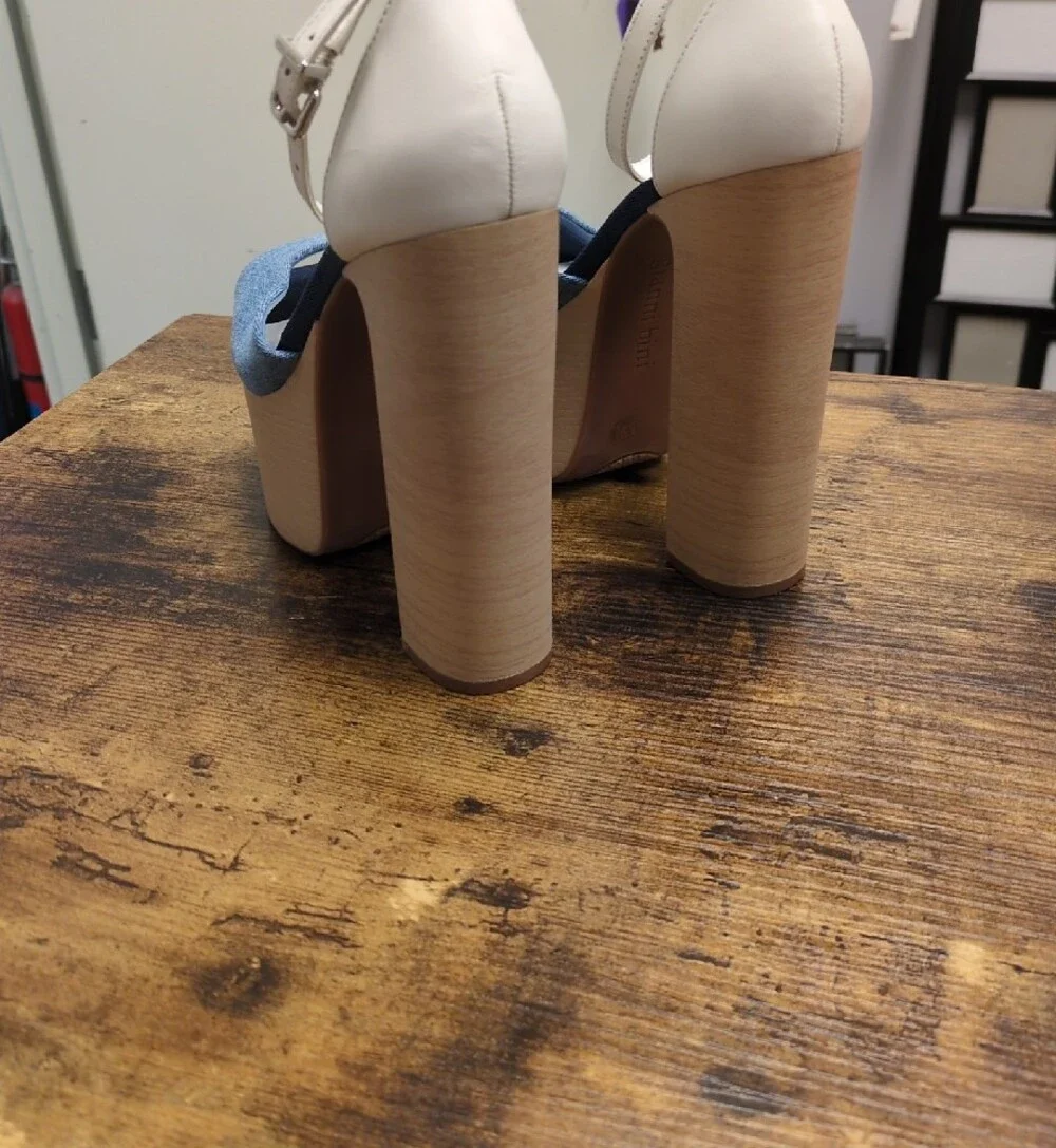 Gianni Bini Fenix Denim Peep Toe Woodgrain Platform Pumps/5.5